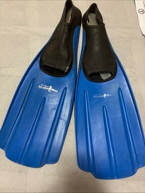 ScubaMax Blue Snorkel Fins with Black Foot Pockets, size Large 9-11